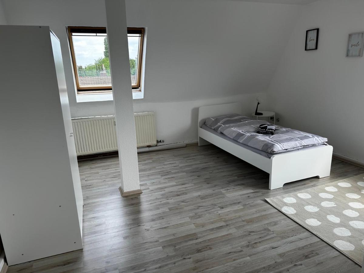 A&V Apartments Schoene Dachgeschoss Wohnung Apt Sterne 盖尔森基兴 外观 照片