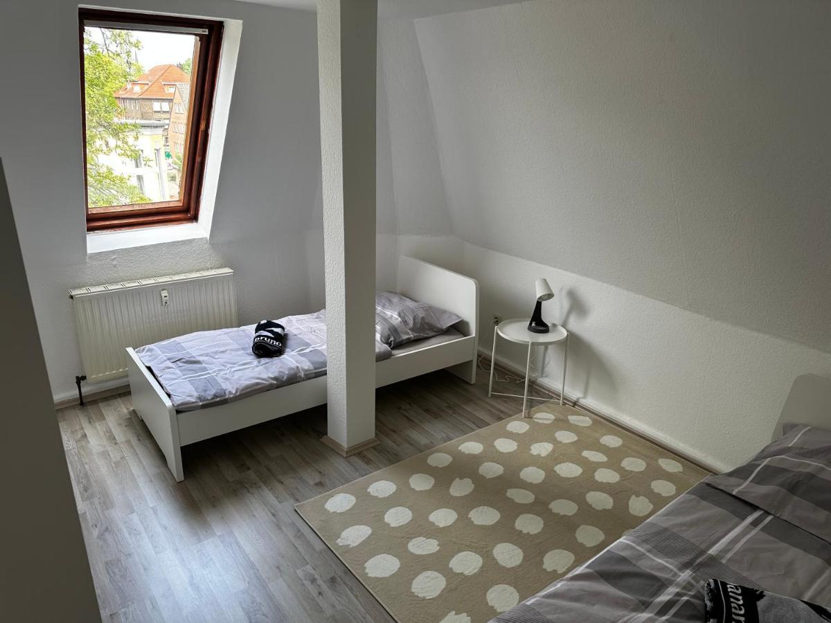 A&V Apartments Schoene Dachgeschoss Wohnung Apt Sterne 盖尔森基兴 外观 照片